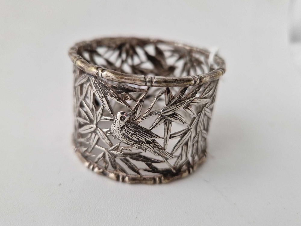 Decorative Chinese napkin ring with bird and foliage. 34 gm - Image 2 of 3