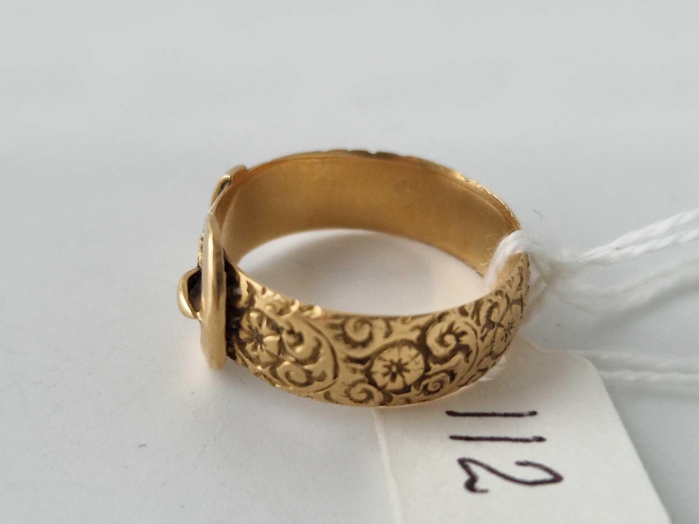 AN ANTIQUE BUCKLE RING IN 18CT GOLD SIZE T 6.2g - Image 2 of 3