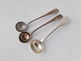 Three Georgian cruet spoons, all crested 1804/ 1808, 31 g