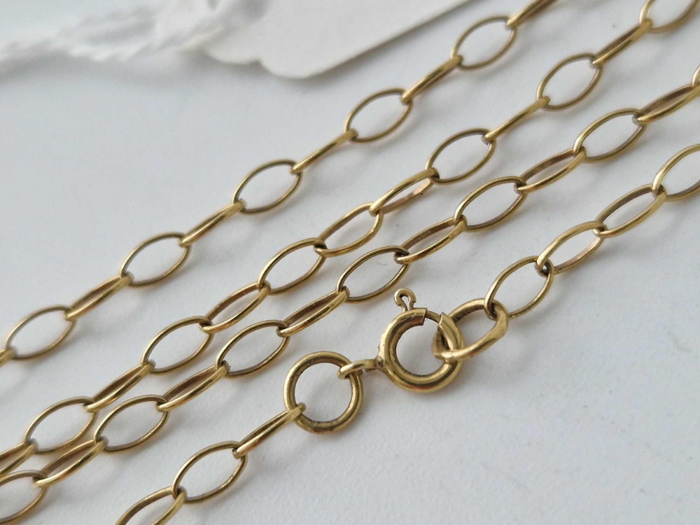 An oval link neck chain, 9ct, 17 inch, 2.0 g - Image 2 of 2