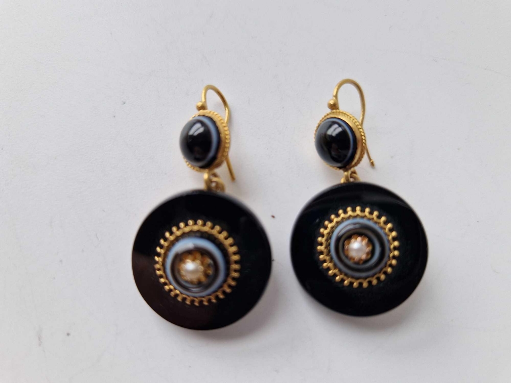 A PAIR OF VICTORIAN 18CT GOLD & ONYX DROP EARRINGS - Image 2 of 3