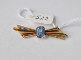 An aquamarine brooch, high carat gold, 2.3 g.