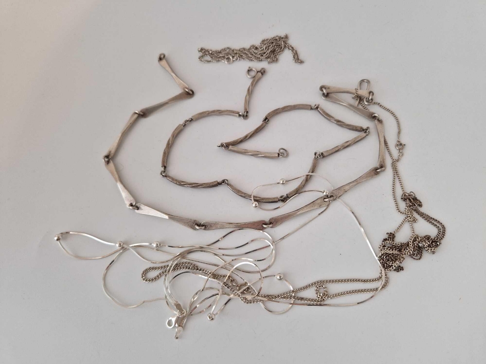 A bag of silver necklaces, chains, etc 84.5 g