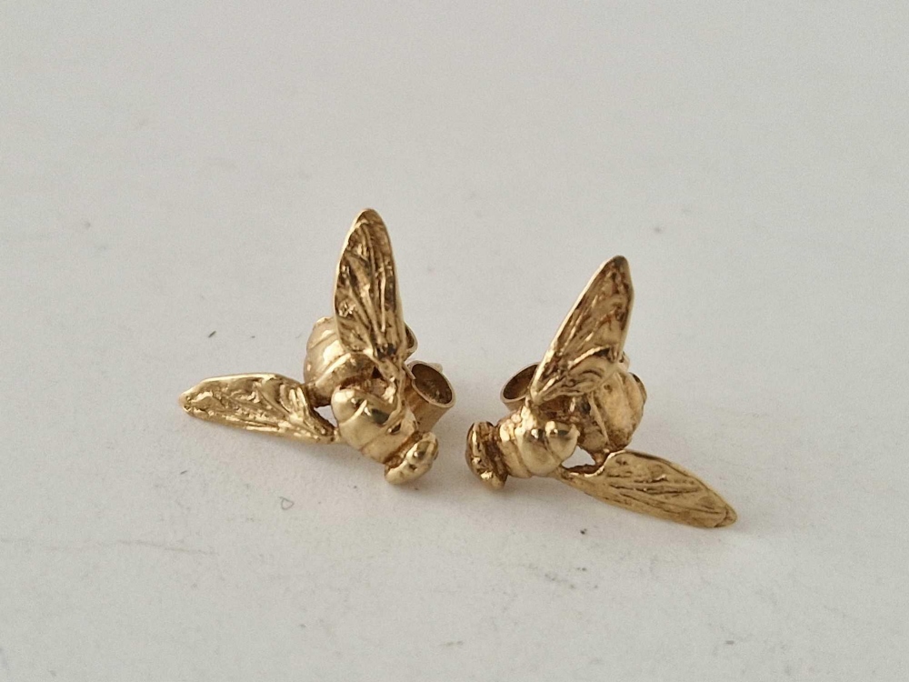 A pair of bug earrings 9ct 2.2 gms