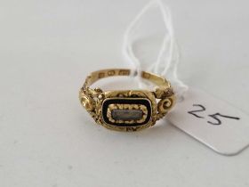 A WILLIAM IV CARVED MEMORIAL RING WITH A GLAZED CENTRE AND BLACK ENAMEL BORDER 18CT BIRMINGHAM