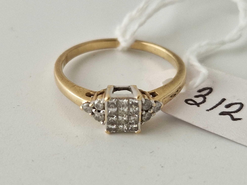 A Diamond cluster ring 9ct size P 2.3 gms