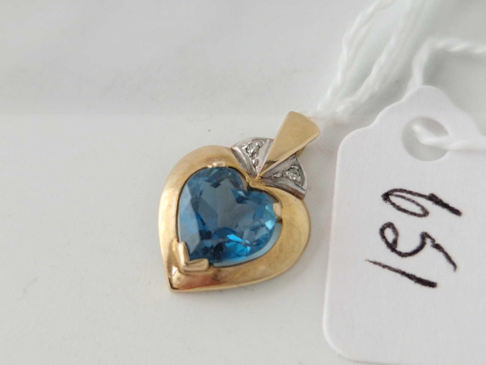 A heart topaz and diamond pendant 9ct 1.5 gms