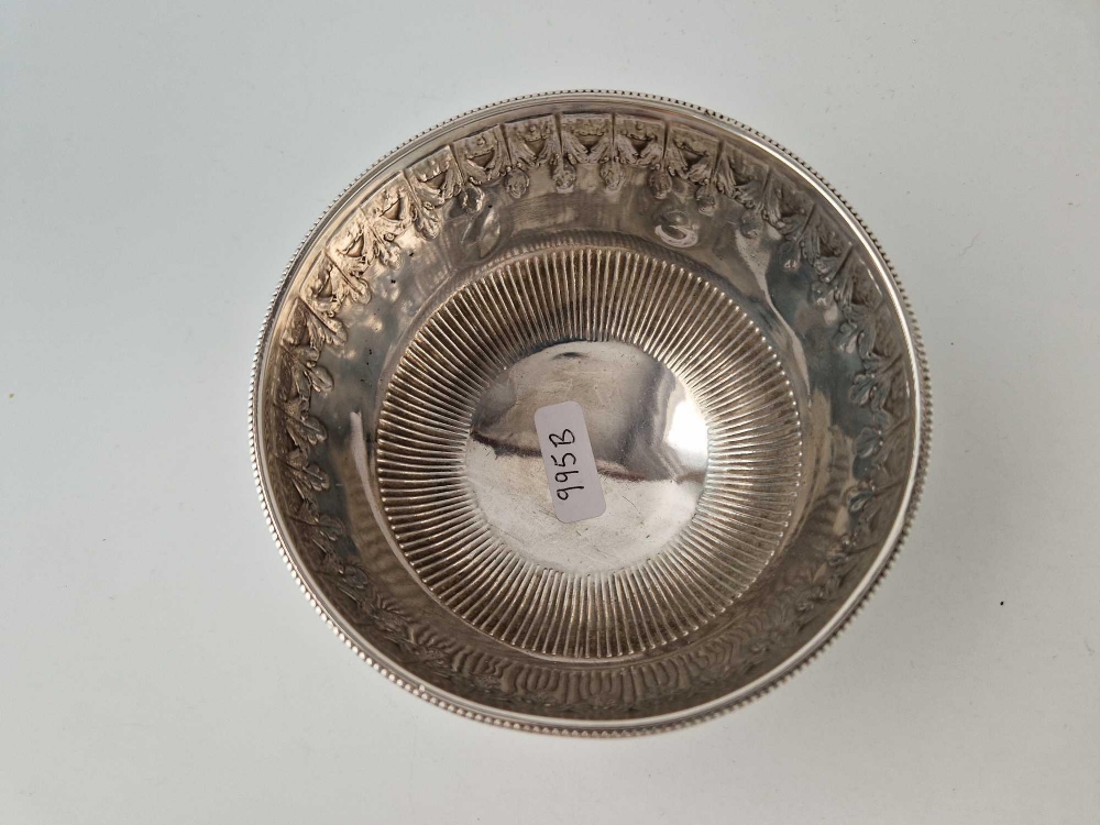 A Victorian bowl with beaded rim, 5 inches diameter, London 1874 by RH, 187 g - Image 2 of 4