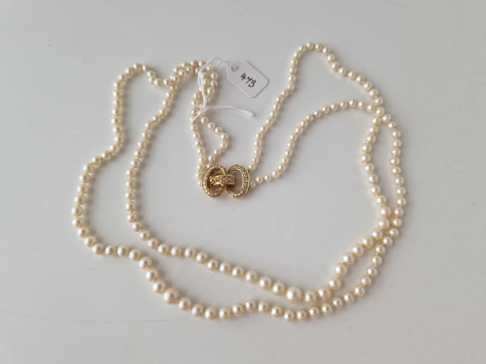 A GOOD TWO STRAND PEARL NECKLACE WITH 18CT GOLD DIAMOND CLASP APPROX 8 GMS 20 INCH - Image 2 of 5