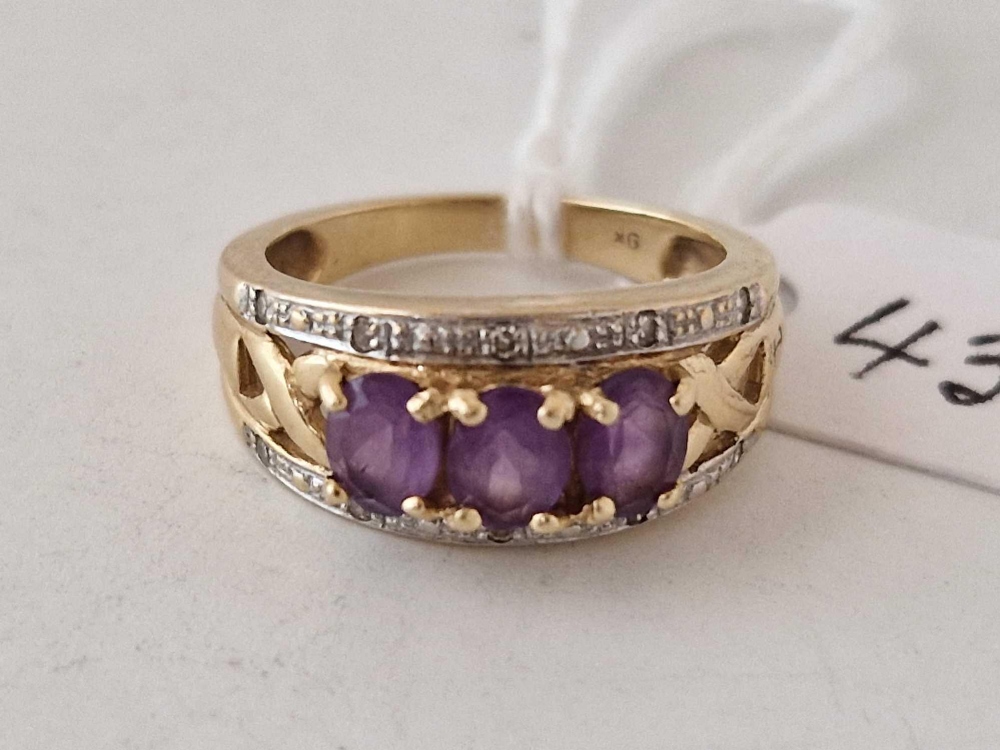 A amethyst and diamond ring 9ct size L 4 gms