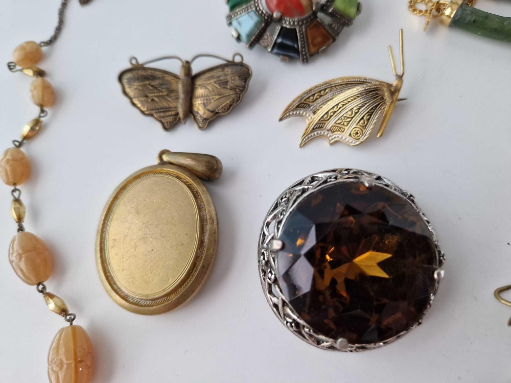 A bag of costume jewellery including a gilt locket etc. - Image 3 of 4