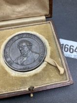 A boxed Bronze medal relating to the Earl of Beaconsfield
