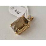 A excellent large rectangular citrine pendant with diamond clasp 9ct - 6.3 gms