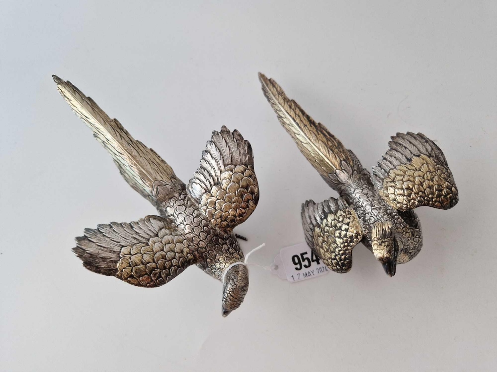 A pair of pheasants with tooled gilt plumage, 7 inches long, Import mark for London 1974, 320 g - Image 2 of 3