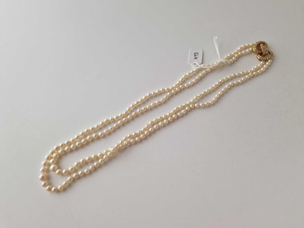 A GOOD TWO STRAND PEARL NECKLACE WITH 18CT GOLD DIAMOND CLASP APPROX 8 GMS 20 INCH - Image 3 of 5