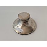 Capstan shaped inkwell with hinged cover. 4.5 in wide. Birmingham 1926