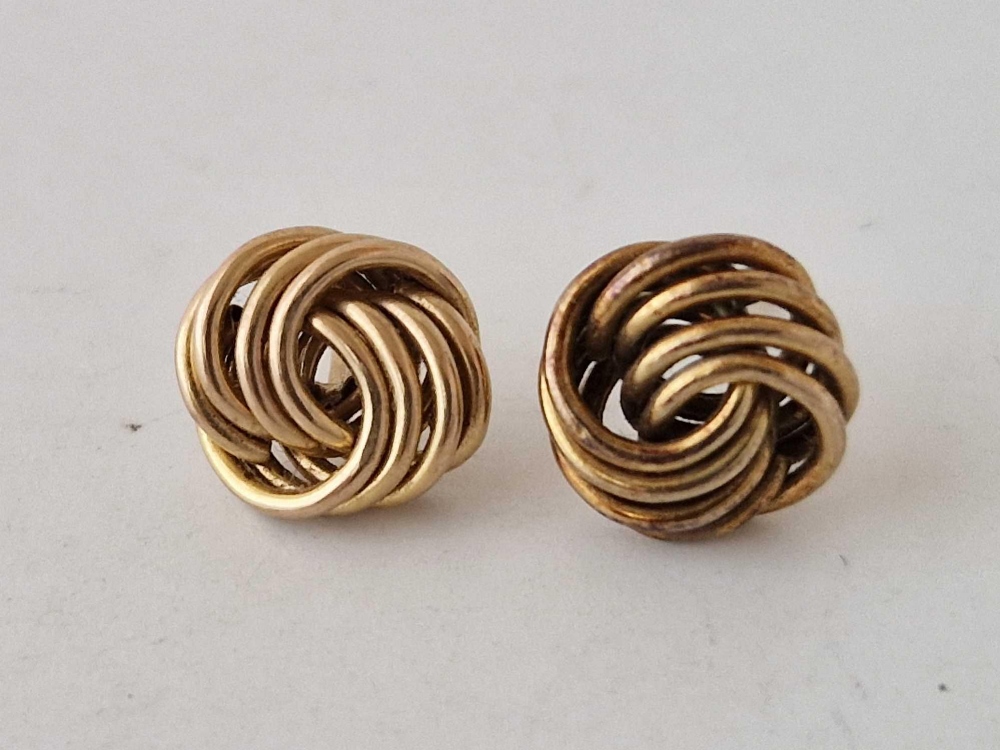 A pair of knot ear studs 9ct 1.3 gms