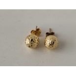 A pair of ball stud earrings 9ct