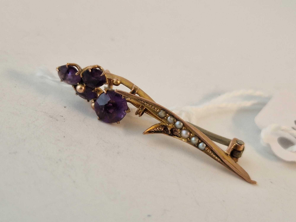 A amethyst and pearl flower brooch one pearl missing 9ct 1.7 gms - Image 3 of 4