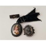 Four pieces of black jewellery