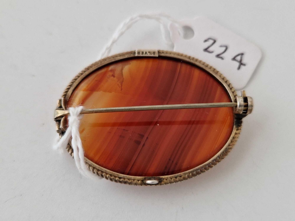 A oval silver mounted agate set brooch - Image 2 of 2