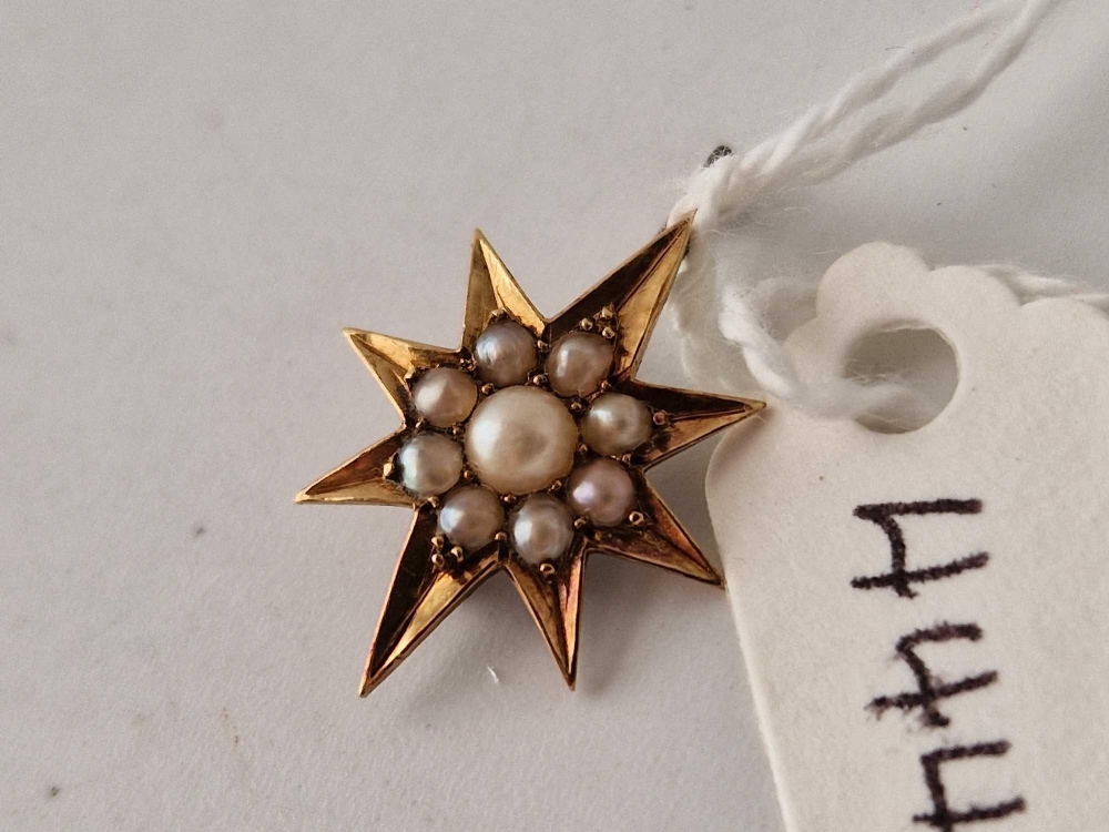 A small pearl star brooch set in 15ct gold - Bild 2 aus 3