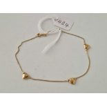 A bracelet set with hearts 9ct 8 inch