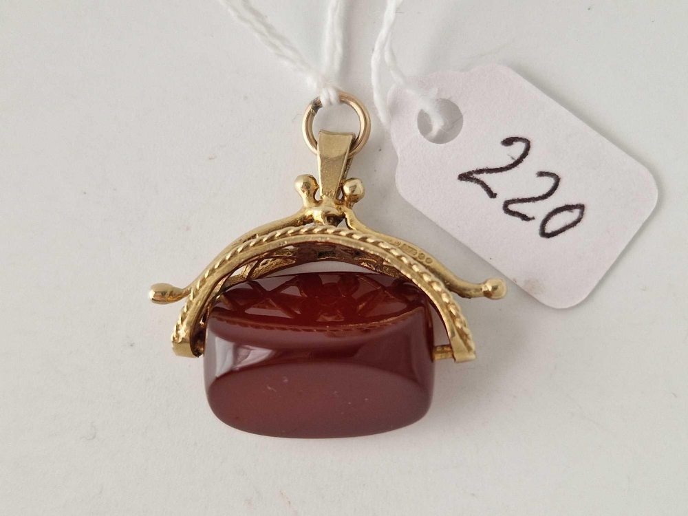 A carnelian swivel fob 9ct