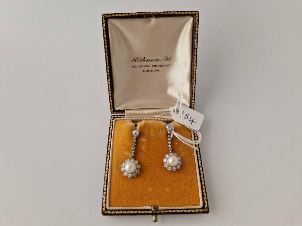 A ATTRACTIVE PAIR OF PEARL AND DIAMOND EAR PENDANTS WITH SCREW BACK FITTINGS WITH LARGE CENTRAL - Image 2 of 2