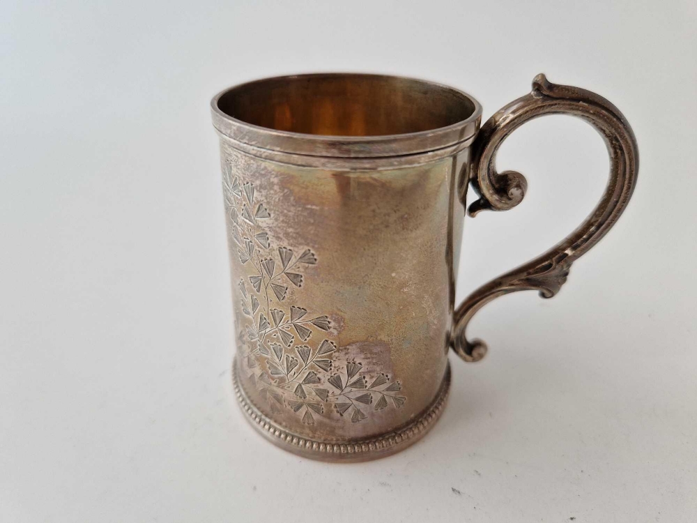 An Exeter silver christening mug, engraved with ferns, leaf capped handle, 3 inches high, 1877 by JW - Image 2 of 2