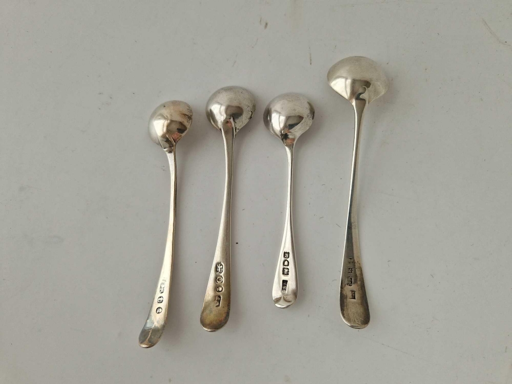Group of 4 Georgian and later salt spoons. 35gm - Image 2 of 3