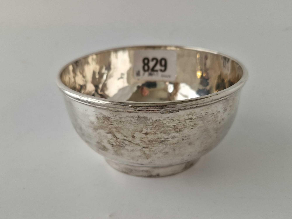 Georgian bowl circular with rim foot 4 in diam. London 1783 By W C 140gm - Image 2 of 5