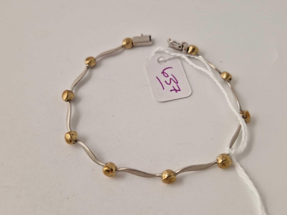 A two colour gold bracelet 9ct 7 inch 6.2 gms