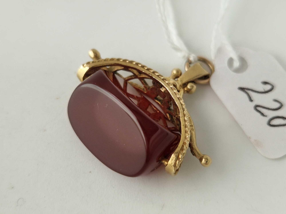 A carnelian swivel fob 9ct - Image 2 of 3