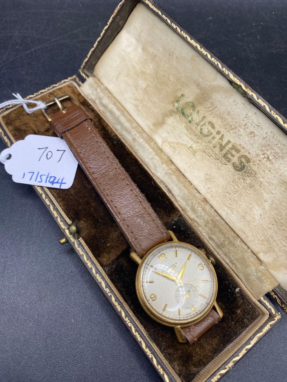 A LONGINES GENTS WRIST WATCH WITH SECONDS DIAL 18CT GOLD ON LEATHER STRAP 35GMS INC. IN LONGINES