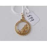 A circular gold pendant with gold flakes 14ct gold 2 gms inc.