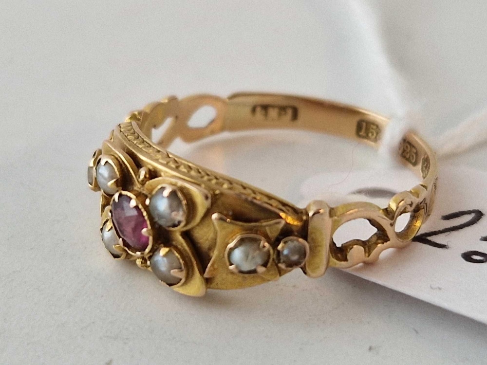 A VICTORIAN RUBY AND PEARL RING 15CT GOLD BIRMINGHAM 1899 SIZE O 2 GMS - Image 2 of 4