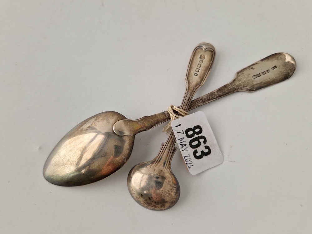 A Georgian dessert spoon, Exeter 1833 and a salt spoon 1866 - Image 2 of 2