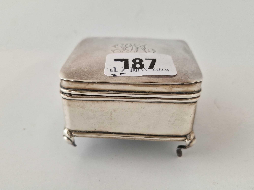 Chester silver ring box, hinged cover. 2.5 in wide. Chester 1911 By J D W D