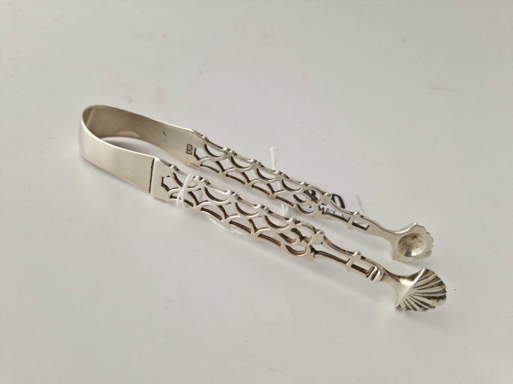 A pair of Gerogian sugar tongs with pierced decoration by TW, 37g