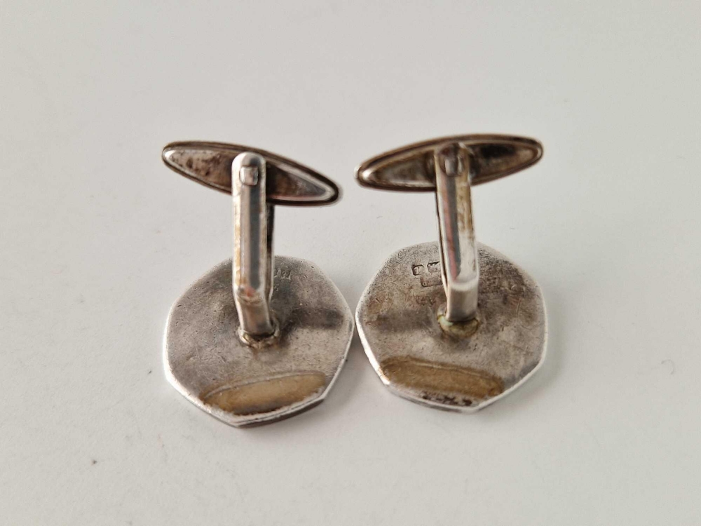 A large pair of hallmarked silver cufflinks 18 gms - Image 3 of 3