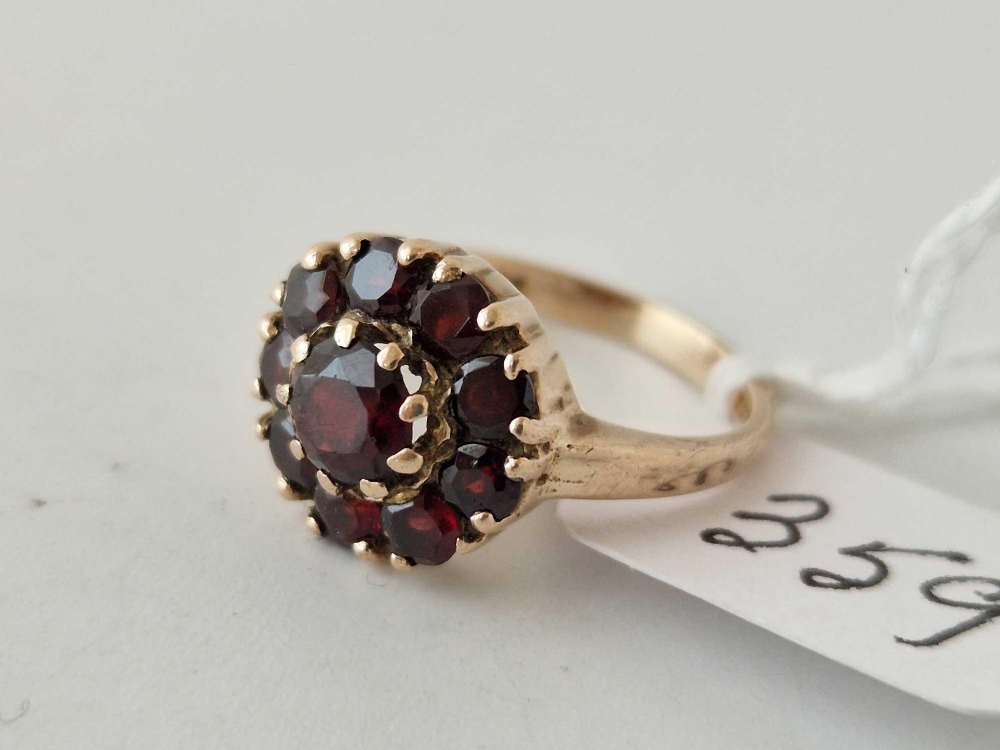 A garnet cluster ring 9ct size N 3.7 gms - Image 2 of 3