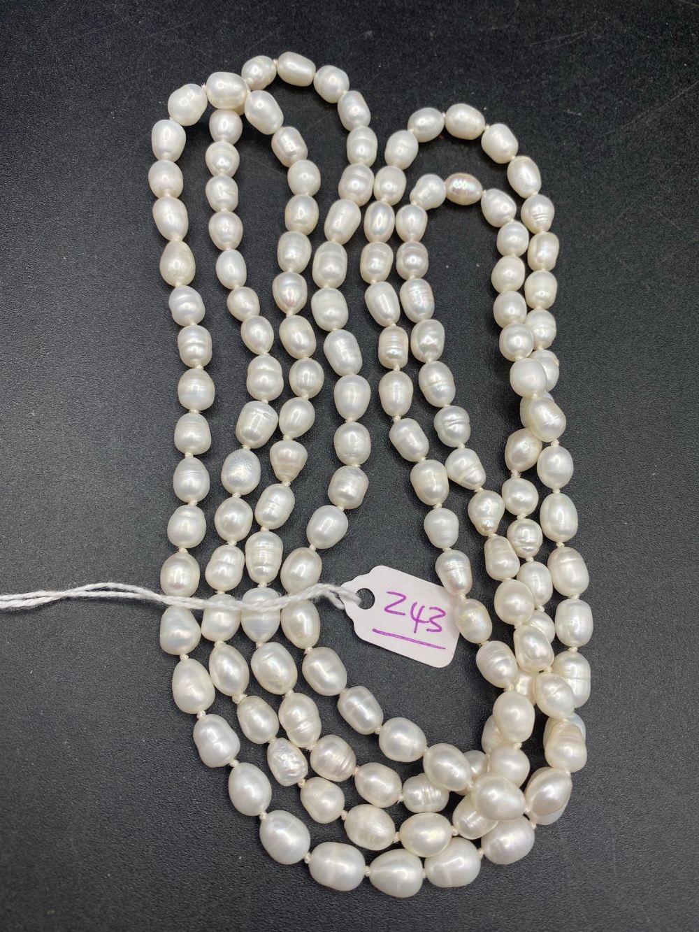 A fancy long chain white pearl necklace 50 inch 94 gms - Image 2 of 2