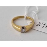 A single stone diamond ring 18ct gold size M 3.9 gms