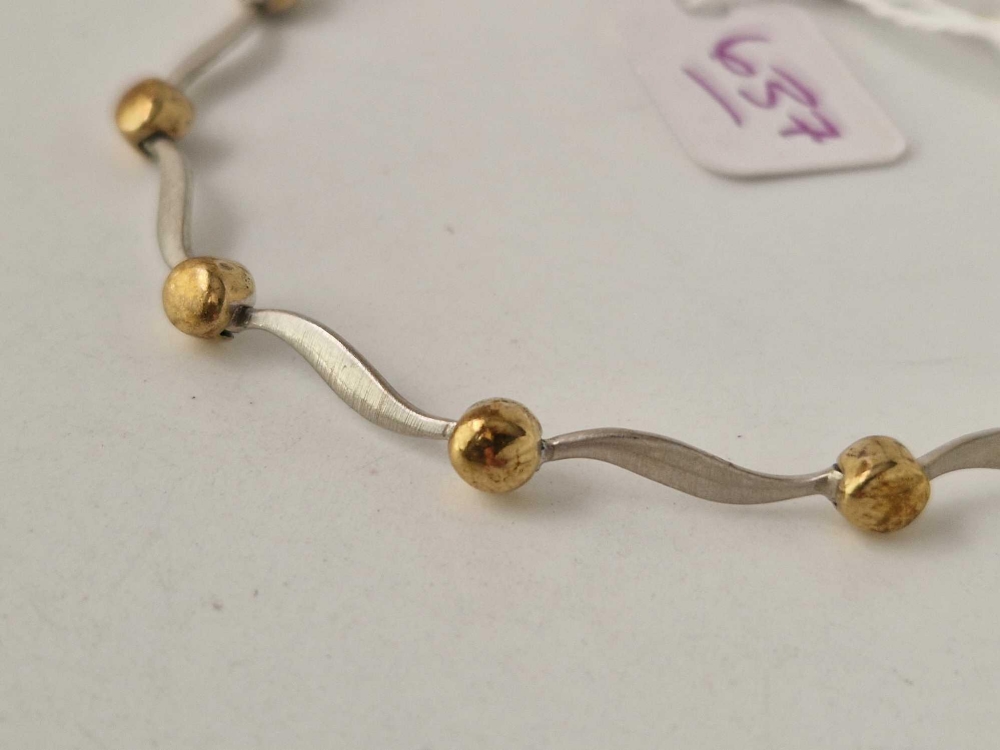 A two colour gold bracelet 9ct 7 inch 6.2 gms - Image 2 of 2