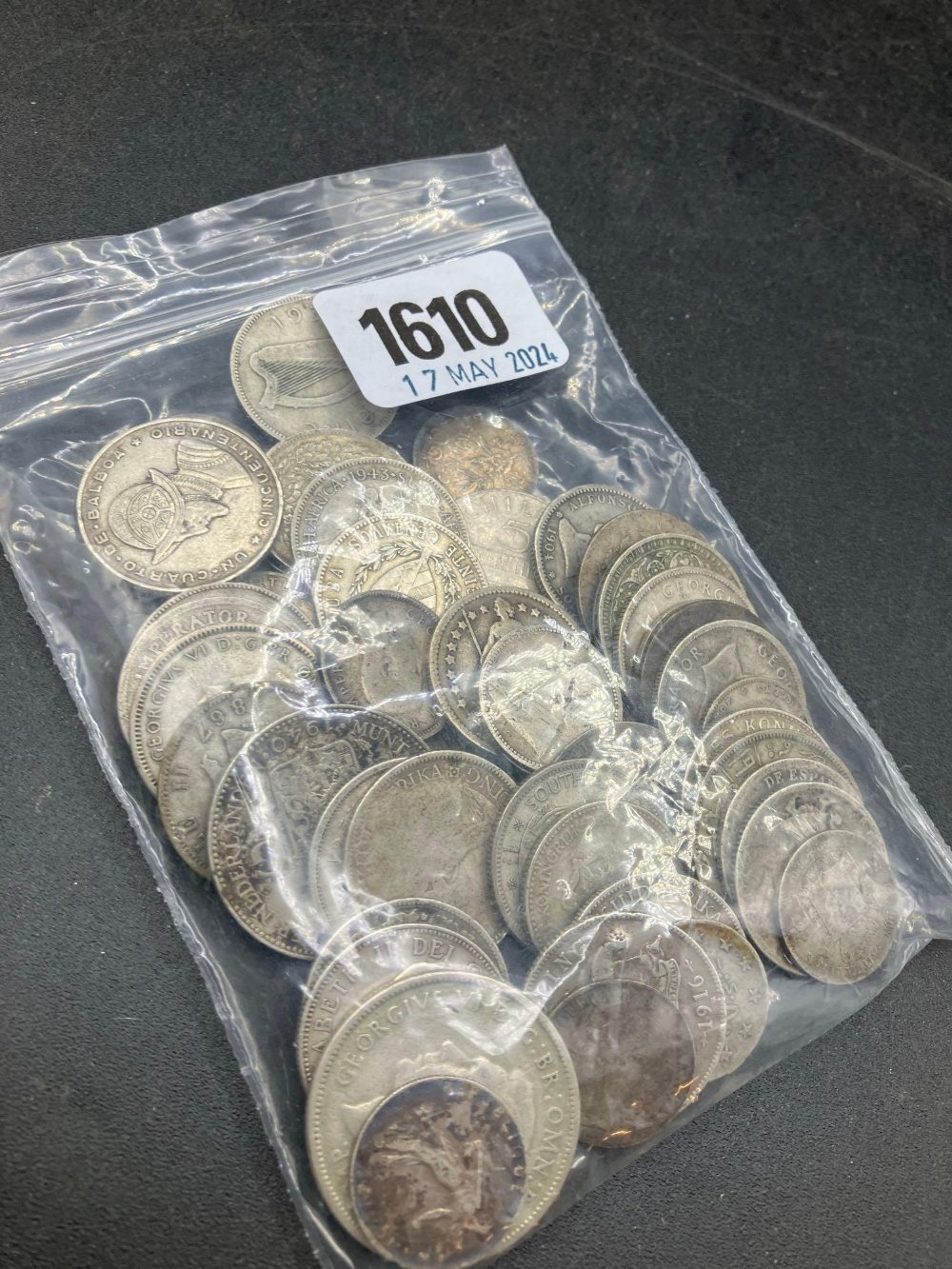 Qty of foreign silver coins, 255g