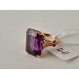 A IMITATION ALEXANDRITE DRESS RING 18CT GOLD SIZE P 8 GMS