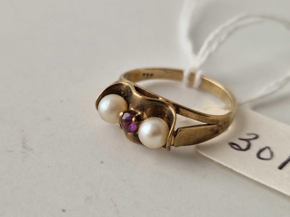 A amethyst and pearl set ring 9ct size N 2.5 gms - Image 2 of 2