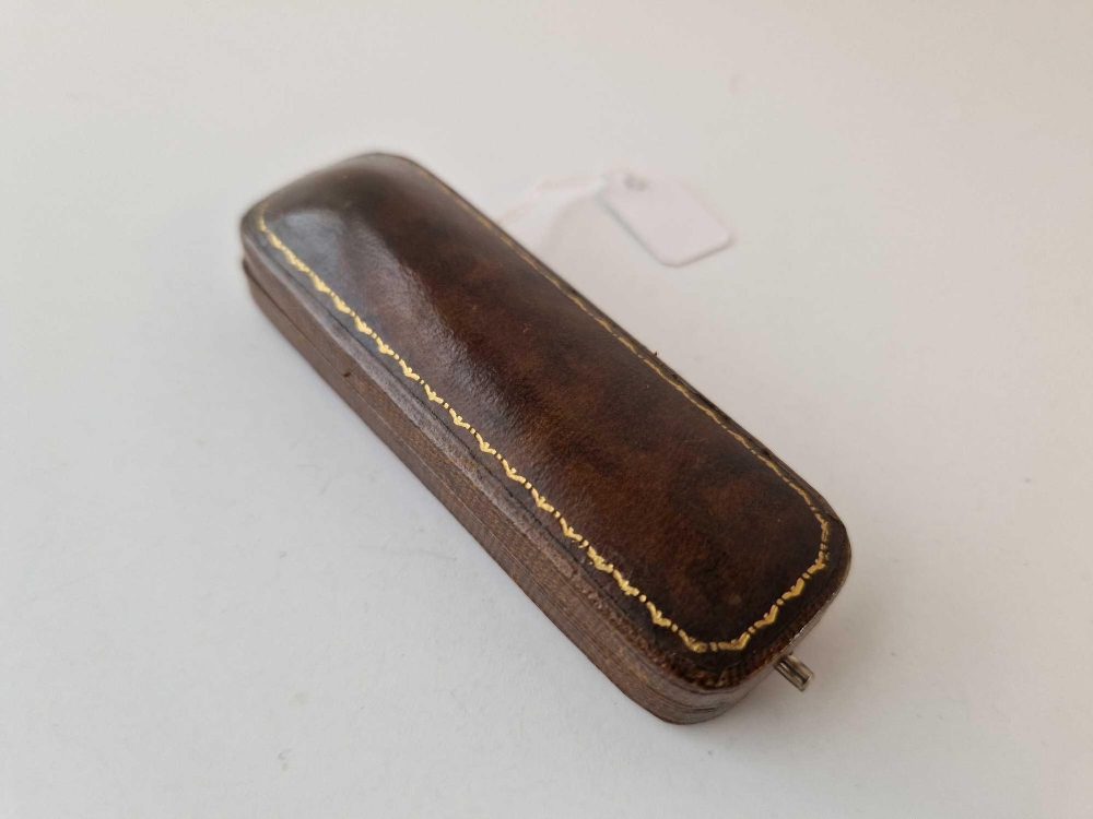 A Victorian Gold Diamond & Pearl stick pin in fitted box - Bild 3 aus 3