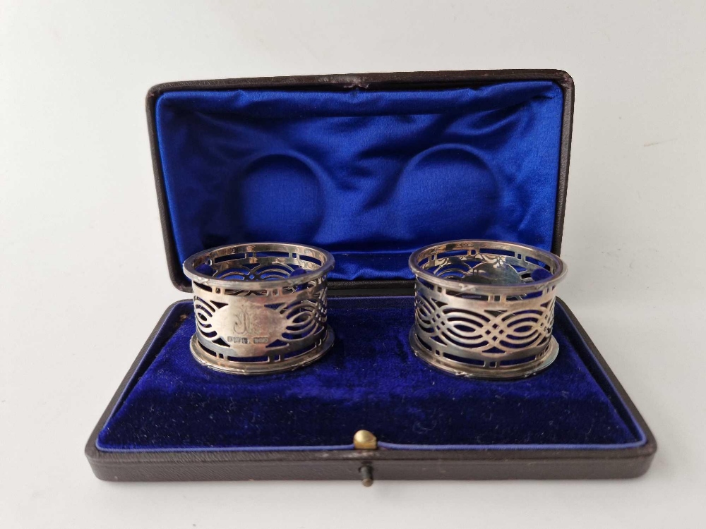 A pair of pierced boxed napkin rings, Sheffield 1910 by R J M